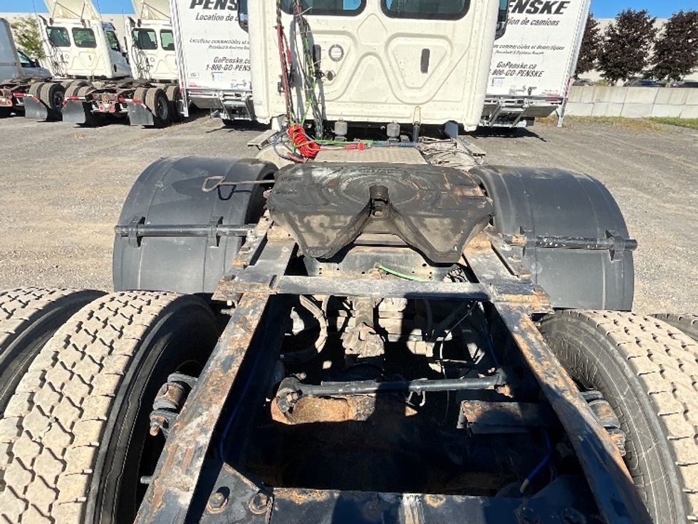 Day Cab Tractor-Heavy Duty Tractors-Freightliner-2020-T12664ST-Boucherville-PQ-386,212\n\t\tkm-$ 91,250 - Image 6