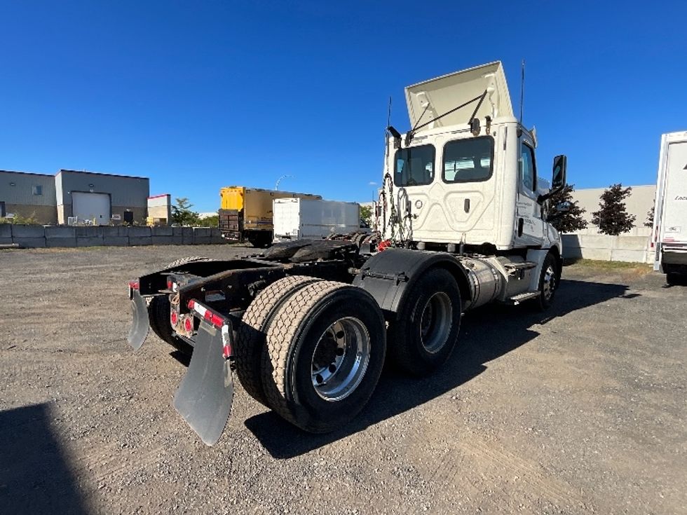 Day Cab Tractor-Heavy Duty Tractors-Freightliner-2020-T12664ST-Boucherville-PQ-386,212\n\t\tkm-$ 91,250 - Image 7