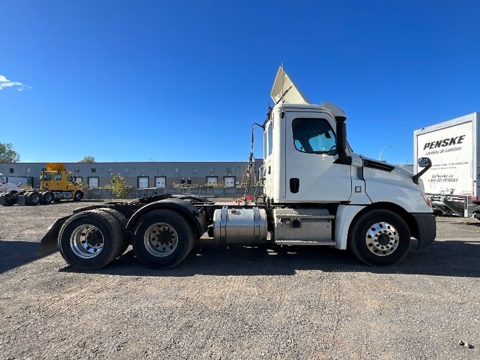 Day Cab Tractor-Heavy Duty Tractors-Freightliner-2020-T12664ST-Boucherville-PQ-386,212\n\t\tkm-$ 91,250 - Image 8