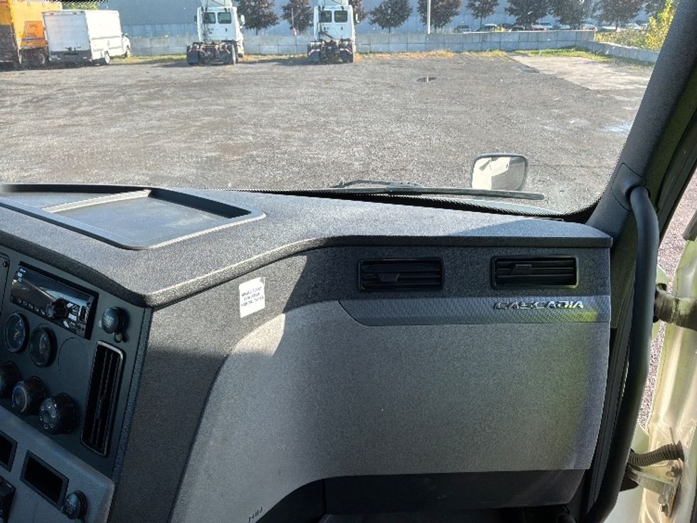 Day Cab Tractor-Heavy Duty Tractors-Freightliner-2020-T12664ST-Boucherville-PQ-540,060\n\t\tkm-$ 84,250 - Image 13