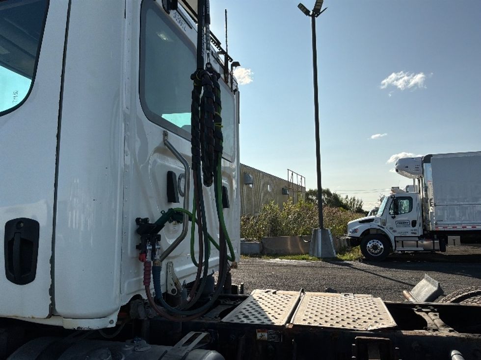 Day Cab Tractor-Heavy Duty Tractors-Freightliner-2020-T12664ST-Boucherville-PQ-540,060\n\t\tkm-$ 84,250 - Image 17