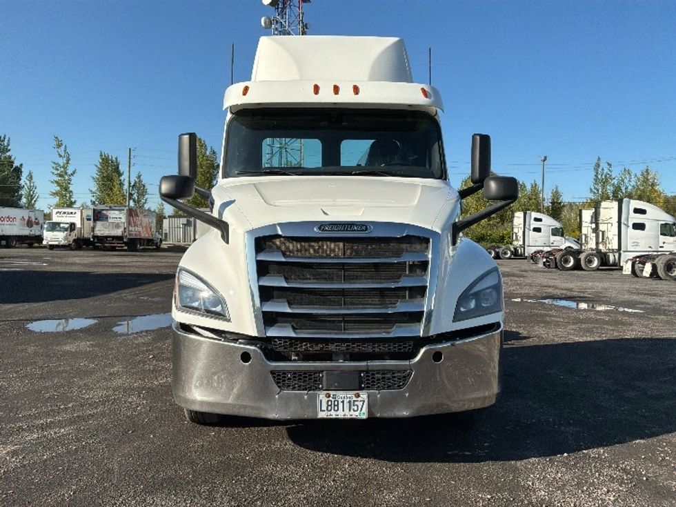 Day Cab Tractor-Heavy Duty Tractors-Freightliner-2020-T12664ST-Boucherville-PQ-540,060\n\t\tkm-$ 84,250 - Image 2