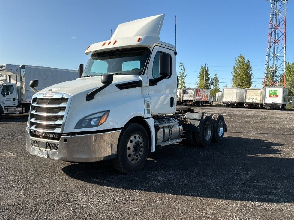 Day Cab Tractor-Heavy Duty Tractors-Freightliner-2020-T12664ST-Boucherville-PQ-540,060\n\t\tkm-$ 84,250 - Image 3
