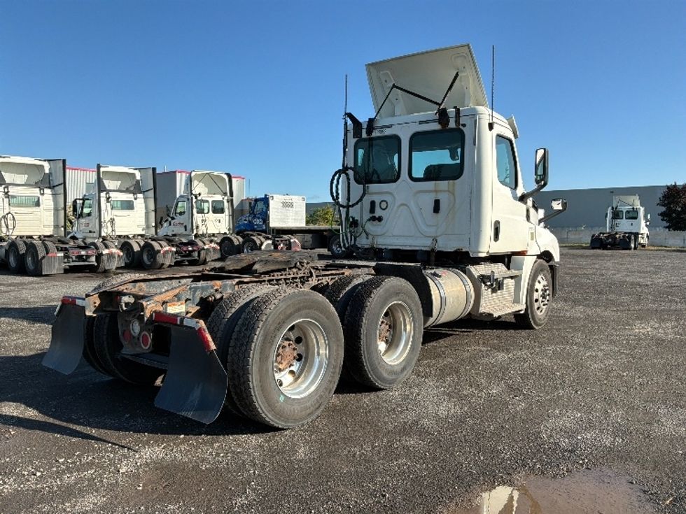 Day Cab Tractor-Heavy Duty Tractors-Freightliner-2020-T12664ST-Boucherville-PQ-540,060\n\t\tkm-$ 84,250 - Image 7