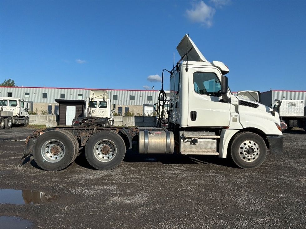 Day Cab Tractor-Heavy Duty Tractors-Freightliner-2020-T12664ST-Boucherville-PQ-540,060\n\t\tkm-$ 84,250 - Image 8