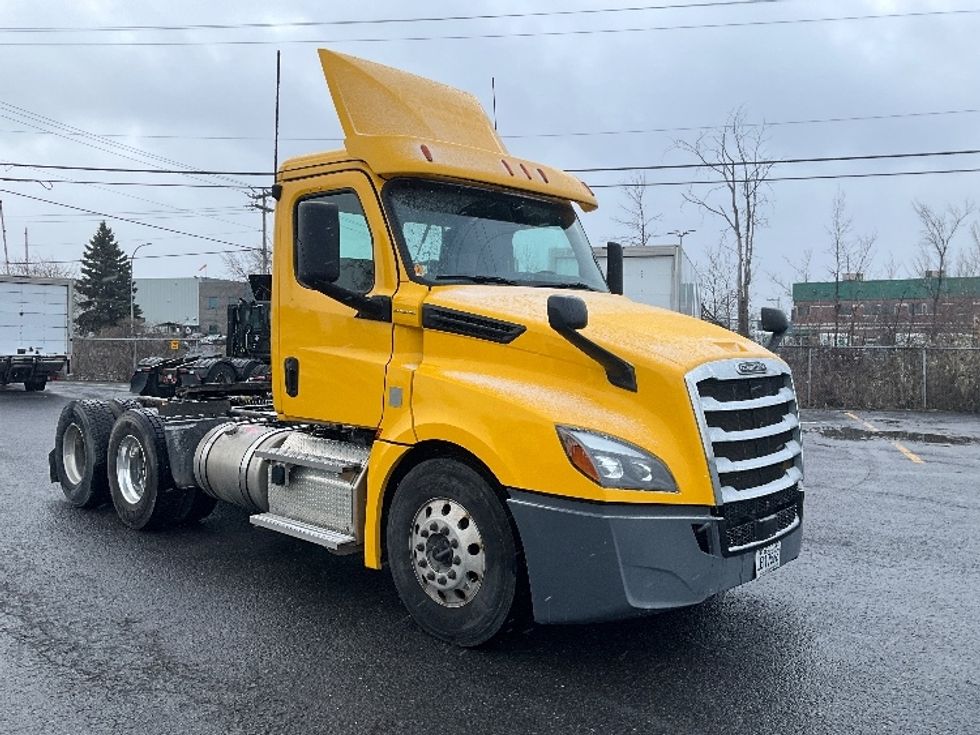 Day Cab Tractor-Heavy Duty Tractors-Freightliner-2020-T12664ST-Boucherville-PQ-639,770\n\t\tkm-$ 57,750 - Image 1