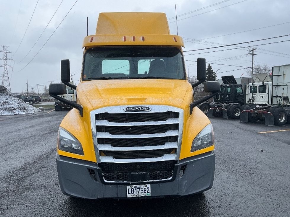 Day Cab Tractor-Heavy Duty Tractors-Freightliner-2020-T12664ST-Boucherville-PQ-639,770\n\t\tkm-$ 57,750 - Image 2