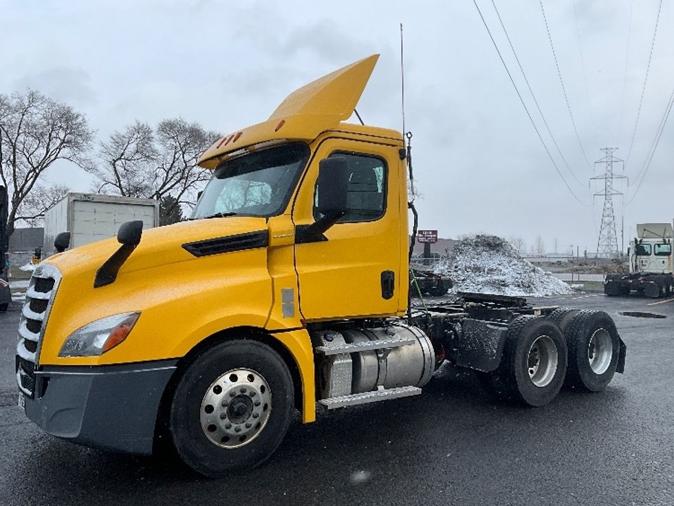 Day Cab Tractor-Heavy Duty Tractors-Freightliner-2020-T12664ST-Boucherville-PQ-639,770\n\t\tkm-$ 57,750 - Image 3