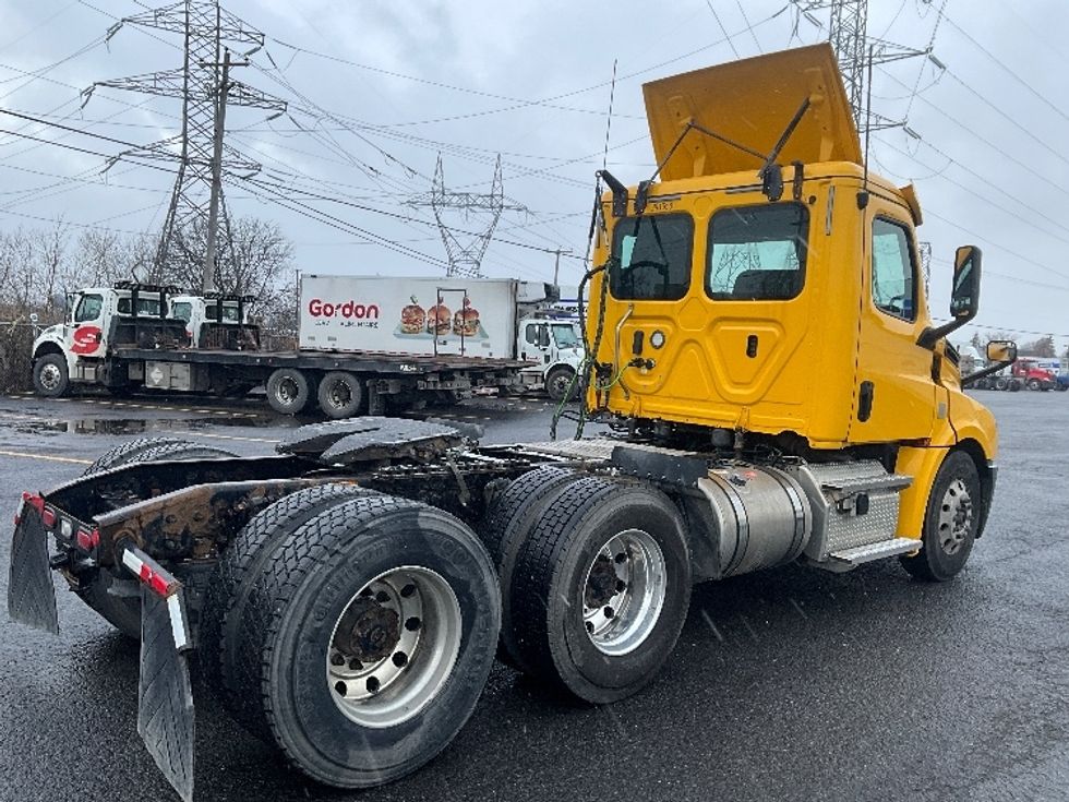 Day Cab Tractor-Heavy Duty Tractors-Freightliner-2020-T12664ST-Boucherville-PQ-639,770\n\t\tkm-$ 57,750 - Image 7