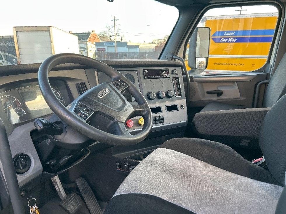 Day Cab Tractor-Heavy Duty Tractors-Freightliner-2020-T12664ST-Braintree-MA-537,759\n\t\tmiles-$ 33,000 - Image 10