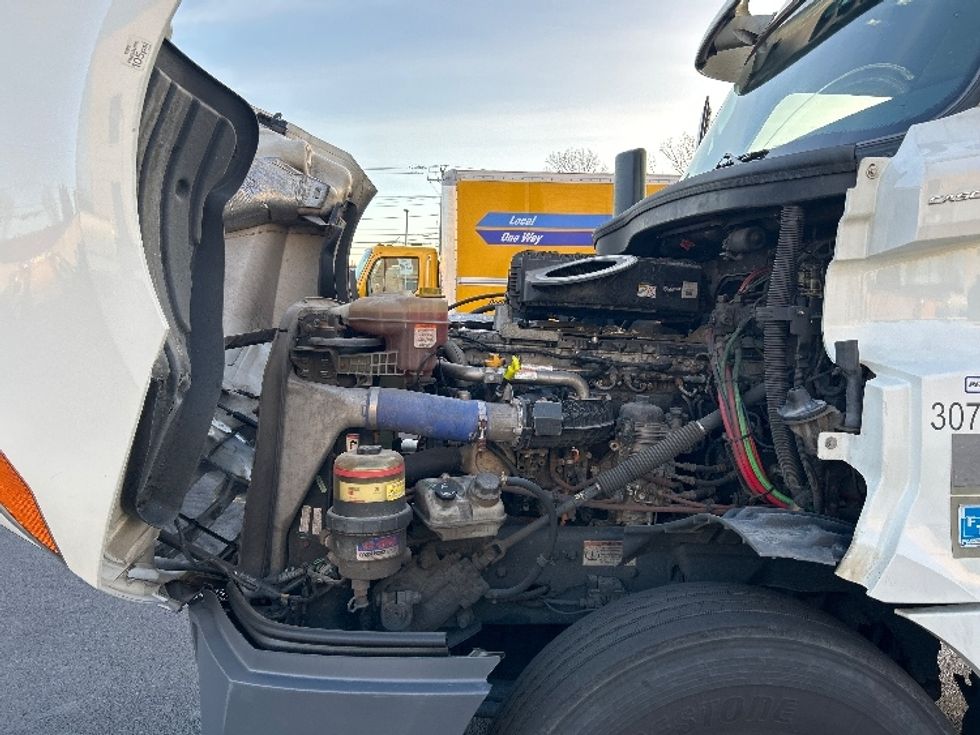 Day Cab Tractor-Heavy Duty Tractors-Freightliner-2020-T12664ST-Braintree-MA-537,759\n\t\tmiles-$ 33,000 - Image 16