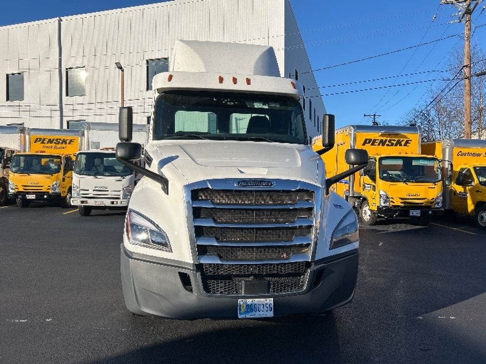 Day Cab Tractor-Heavy Duty Tractors-Freightliner-2020-T12664ST-Braintree-MA-537,759\n\t\tmiles-$ 33,000 - Image 2