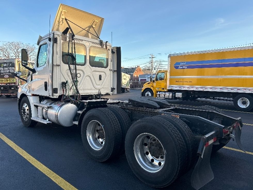 Day Cab Tractor-Heavy Duty Tractors-Freightliner-2020-T12664ST-Braintree-MA-537,759\n\t\tmiles-$ 33,000 - Image 5