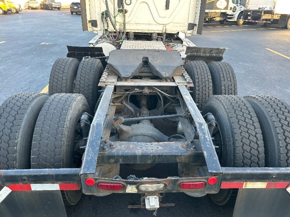 Day Cab Tractor-Heavy Duty Tractors-Freightliner-2020-T12664ST-Braintree-MA-537,759\n\t\tmiles-$ 33,000 - Image 6