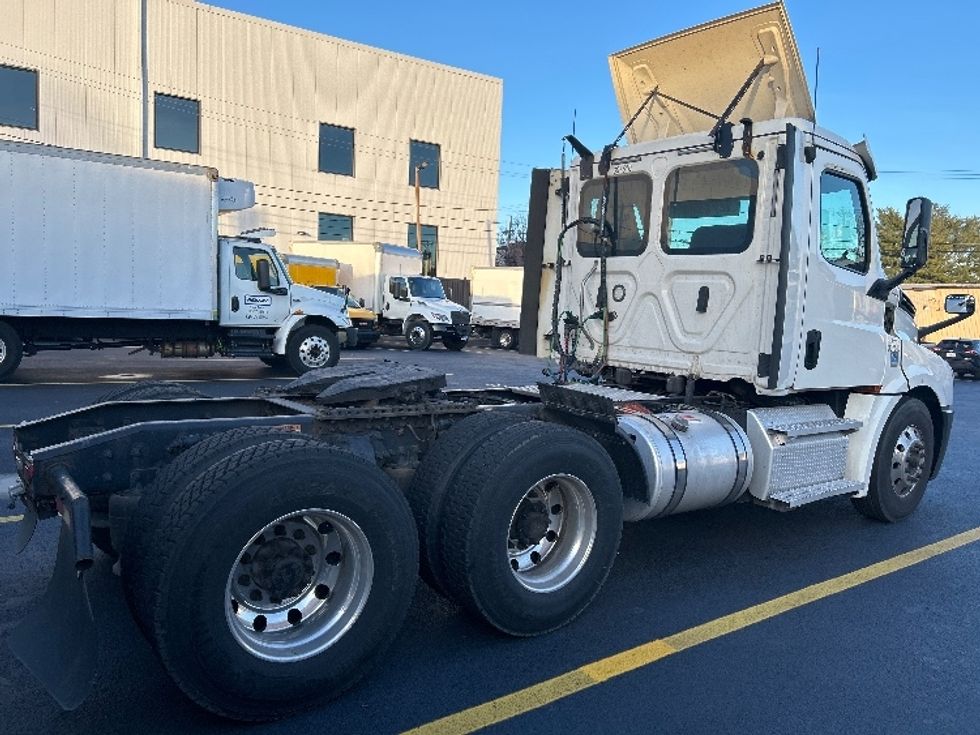 Day Cab Tractor-Heavy Duty Tractors-Freightliner-2020-T12664ST-Braintree-MA-537,759\n\t\tmiles-$ 33,000 - Image 7