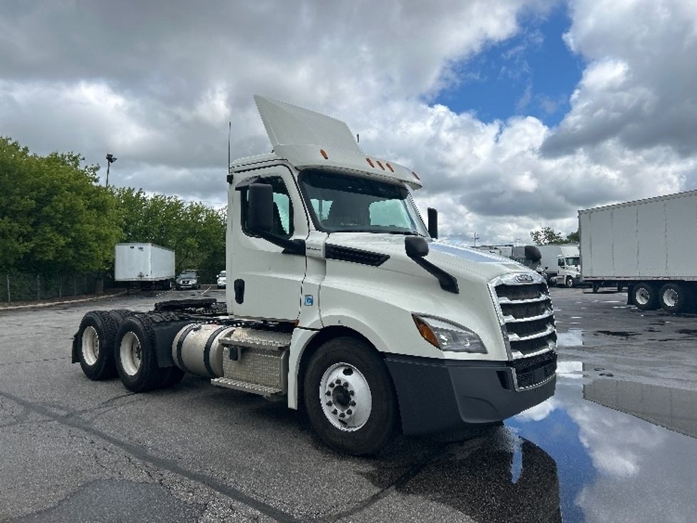 Day Cab Tractor-Heavy Duty Tractors-Freightliner-2020-T12664ST-Brook Park-OH-402,779\n\t\tmiles-$ 50,000 - Image 1