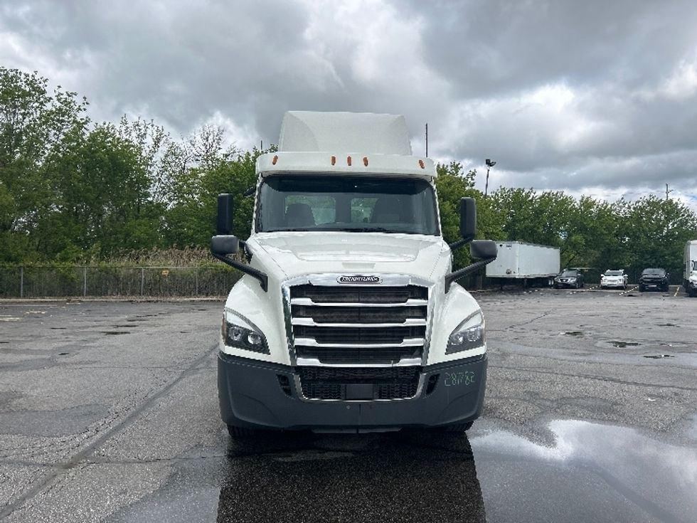 Day Cab Tractor-Heavy Duty Tractors-Freightliner-2020-T12664ST-Brook Park-OH-402,779\n\t\tmiles-$ 50,000 - Image 2