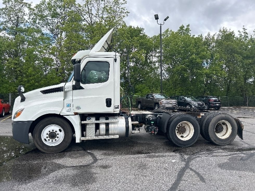 Day Cab Tractor-Heavy Duty Tractors-Freightliner-2020-T12664ST-Brook Park-OH-402,779\n\t\tmiles-$ 50,000 - Image 4