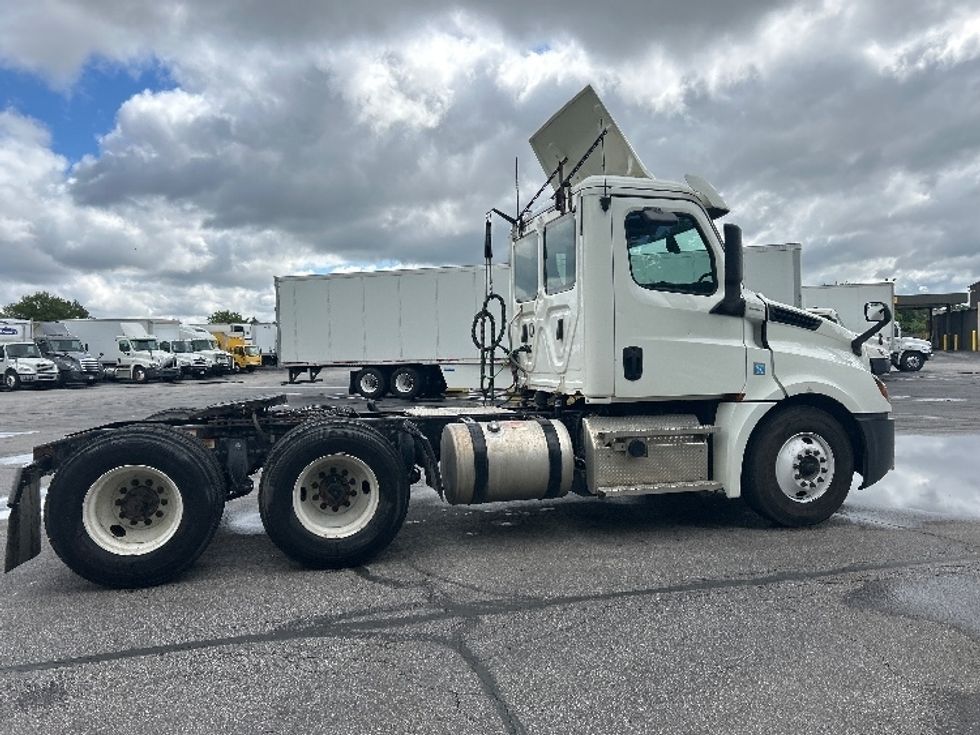 Day Cab Tractor-Heavy Duty Tractors-Freightliner-2020-T12664ST-Brook Park-OH-402,779\n\t\tmiles-$ 50,000 - Image 8