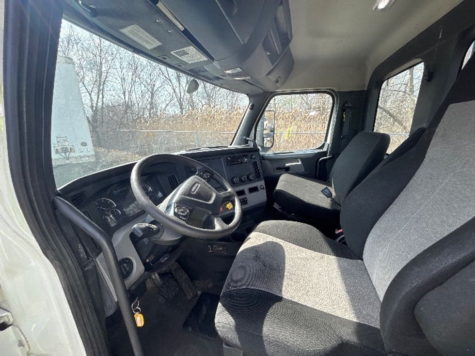 Day Cab Tractor-Heavy Duty Tractors-Freightliner-2020-T12664ST-Brook Park-OH-406,829\n\t\tmiles-$ 50,500 - Image 10