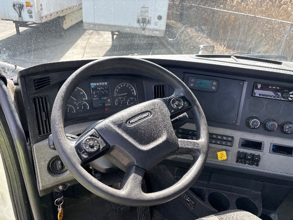 Day Cab Tractor-Heavy Duty Tractors-Freightliner-2020-T12664ST-Brook Park-OH-406,829\n\t\tmiles-$ 50,500 - Image 11
