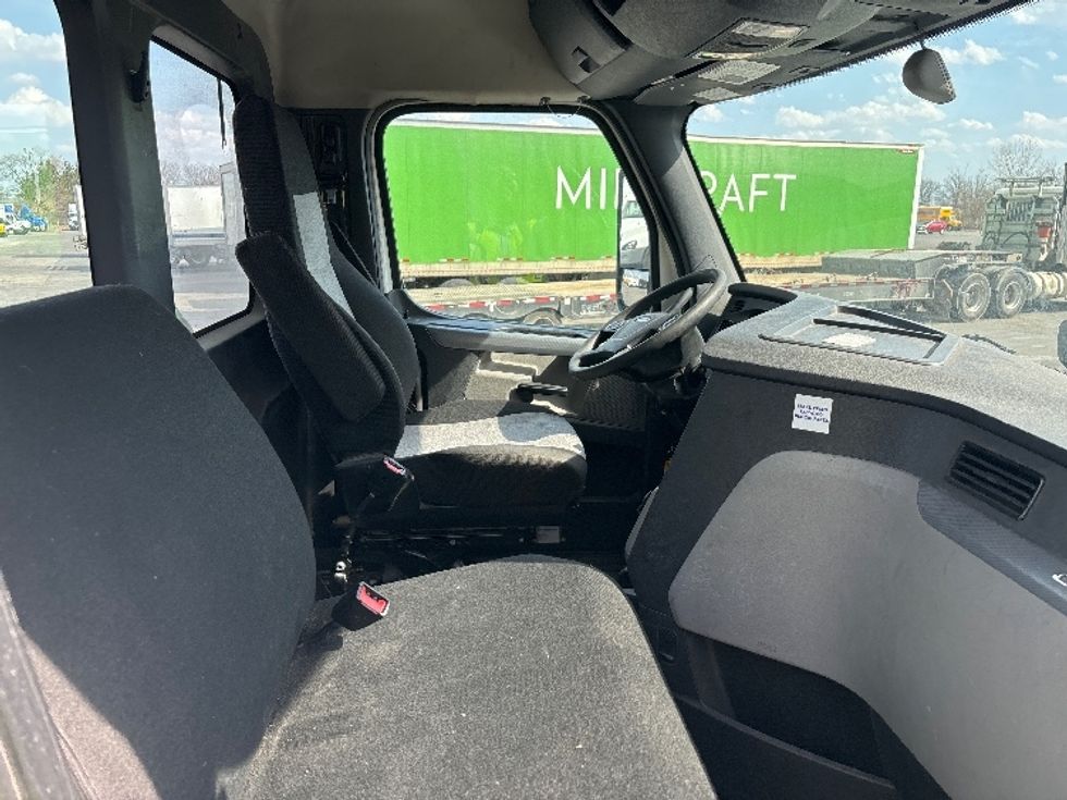 Day Cab Tractor-Heavy Duty Tractors-Freightliner-2020-T12664ST-Brook Park-OH-406,829\n\t\tmiles-$ 50,500 - Image 14