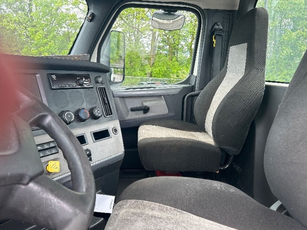 Day Cab Tractor-Heavy Duty Tractors-Freightliner-2020-T12664ST-Brook Park-OH-407,097\n\t\tmiles-$ 49,750 - Image 10