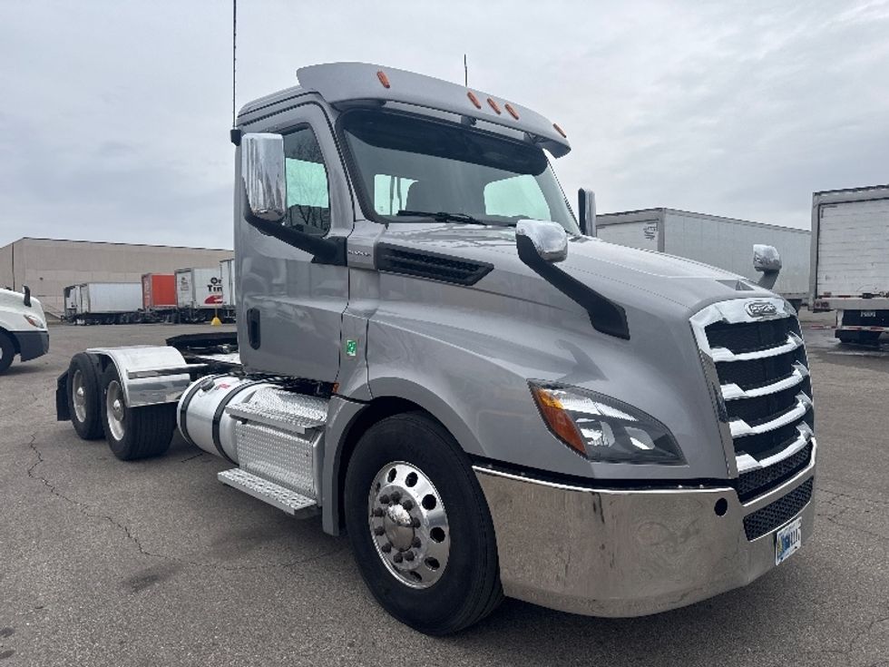 Day Cab Tractor-Heavy Duty Tractors-Freightliner-2020-T12664ST-Brooklyn Park-MN-122,663\n\t\tmiles-$ 57,000 - Image 1