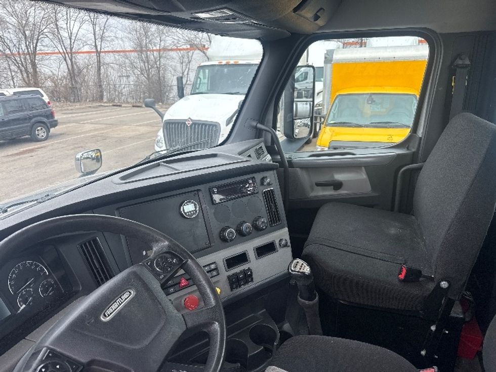 Day Cab Tractor-Heavy Duty Tractors-Freightliner-2020-T12664ST-Brooklyn Park-MN-122,663\n\t\tmiles-$ 57,000 - Image 10