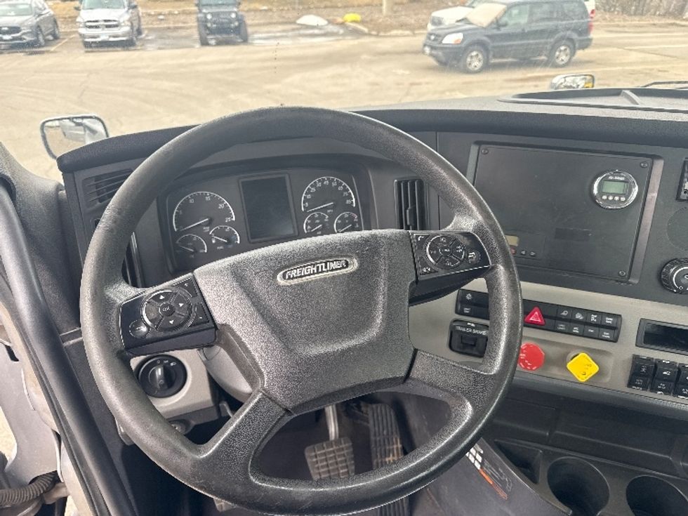 Day Cab Tractor-Heavy Duty Tractors-Freightliner-2020-T12664ST-Brooklyn Park-MN-122,663\n\t\tmiles-$ 57,000 - Image 11