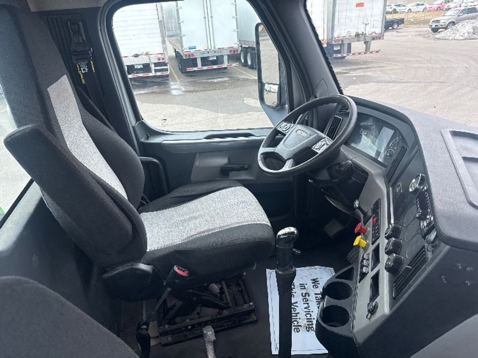 Day Cab Tractor-Heavy Duty Tractors-Freightliner-2020-T12664ST-Brooklyn Park-MN-122,663\n\t\tmiles-$ 57,000 - Image 14