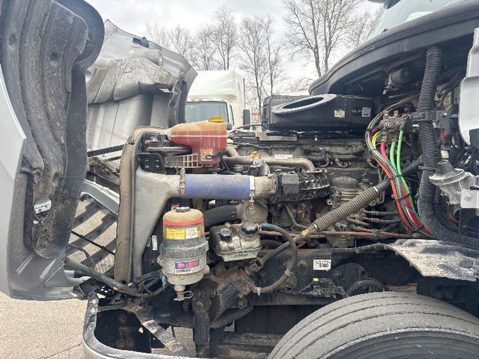 Day Cab Tractor-Heavy Duty Tractors-Freightliner-2020-T12664ST-Brooklyn Park-MN-122,663\n\t\tmiles-$ 57,000 - Image 16