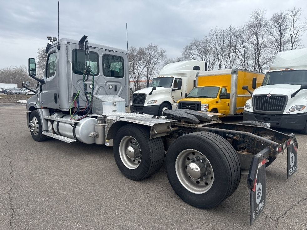 Day Cab Tractor-Heavy Duty Tractors-Freightliner-2020-T12664ST-Brooklyn Park-MN-122,663\n\t\tmiles-$ 57,000 - Image 5