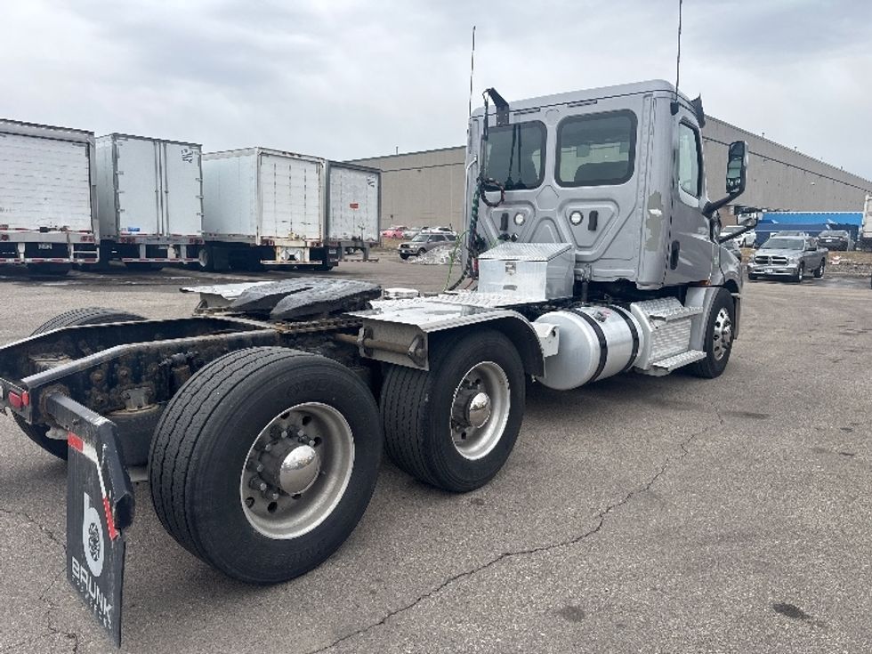 Day Cab Tractor-Heavy Duty Tractors-Freightliner-2020-T12664ST-Brooklyn Park-MN-122,663\n\t\tmiles-$ 57,000 - Image 7