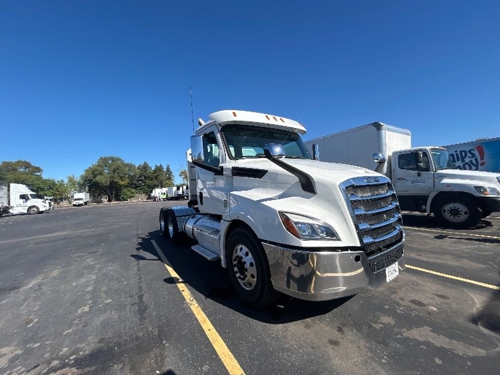Day Cab Tractor-Heavy Duty Tractors-Freightliner-2020-T12664ST-Brooklyn Park-MN-212,902\n\t\tmiles-$ 62,000 - Image 1