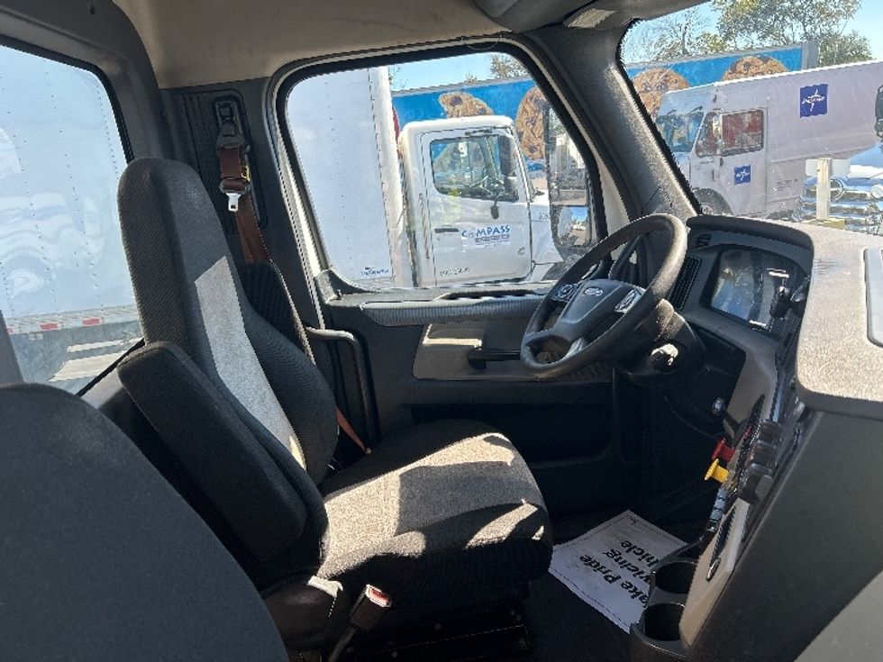 Day Cab Tractor-Heavy Duty Tractors-Freightliner-2020-T12664ST-Brooklyn Park-MN-212,902\n\t\tmiles-$ 62,000 - Image 14