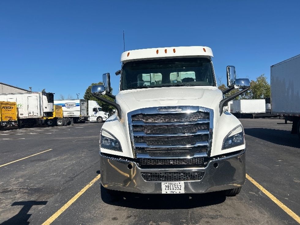 Day Cab Tractor-Heavy Duty Tractors-Freightliner-2020-T12664ST-Brooklyn Park-MN-212,902\n\t\tmiles-$ 62,000 - Image 2