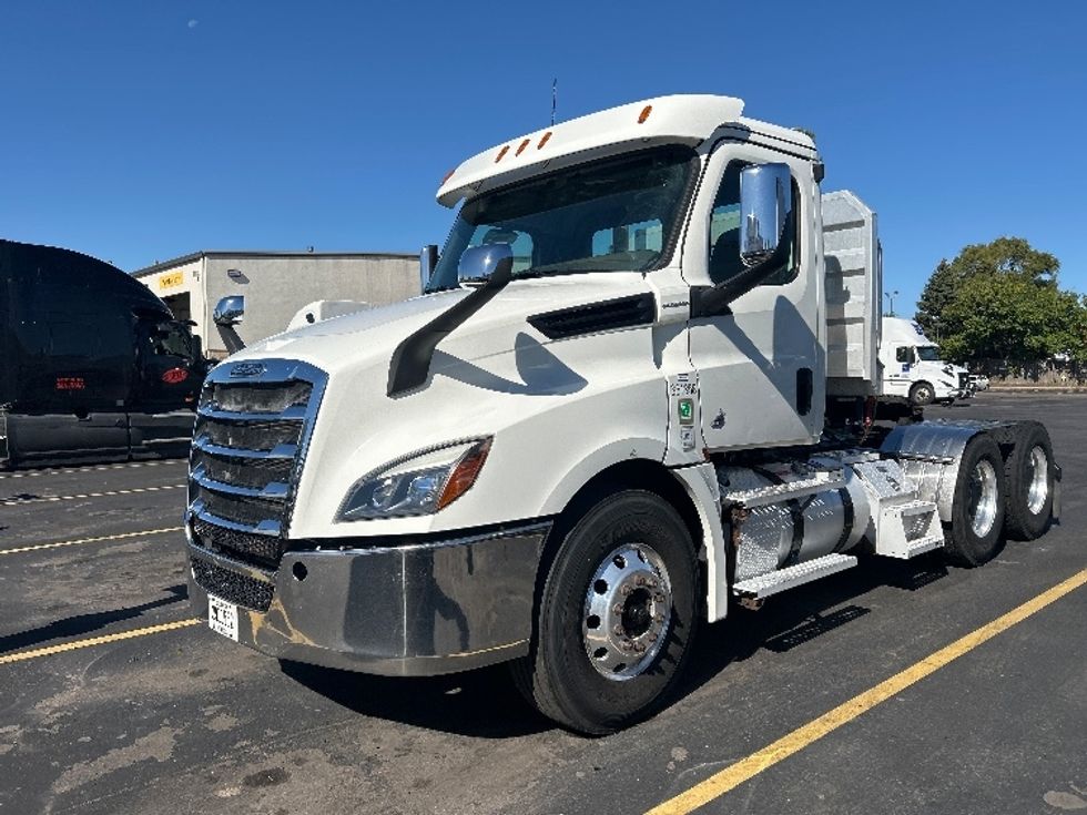 Day Cab Tractor-Heavy Duty Tractors-Freightliner-2020-T12664ST-Brooklyn Park-MN-212,902\n\t\tmiles-$ 62,000 - Image 3
