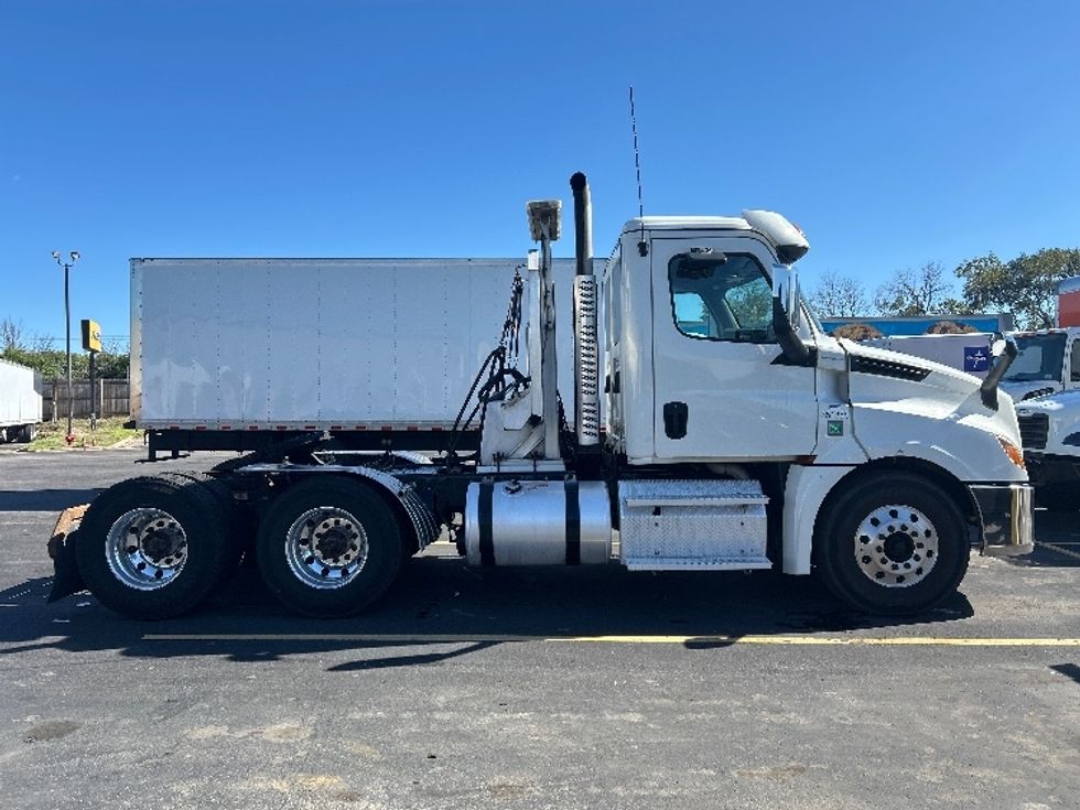 Day Cab Tractor-Heavy Duty Tractors-Freightliner-2020-T12664ST-Brooklyn Park-MN-212,902\n\t\tmiles-$ 62,000 - Image 8