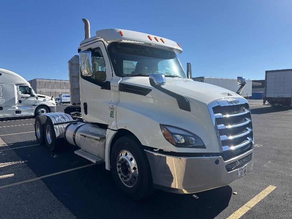 Day Cab Tractor-Heavy Duty Tractors-Freightliner-2020-T12664ST-Brooklyn Park-MN-284,903\n\t\tmiles-$ 60,500 - Image 1