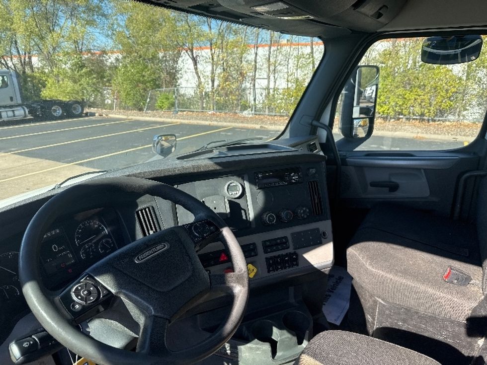 Day Cab Tractor-Heavy Duty Tractors-Freightliner-2020-T12664ST-Brooklyn Park-MN-284,903\n\t\tmiles-$ 60,500 - Image 10