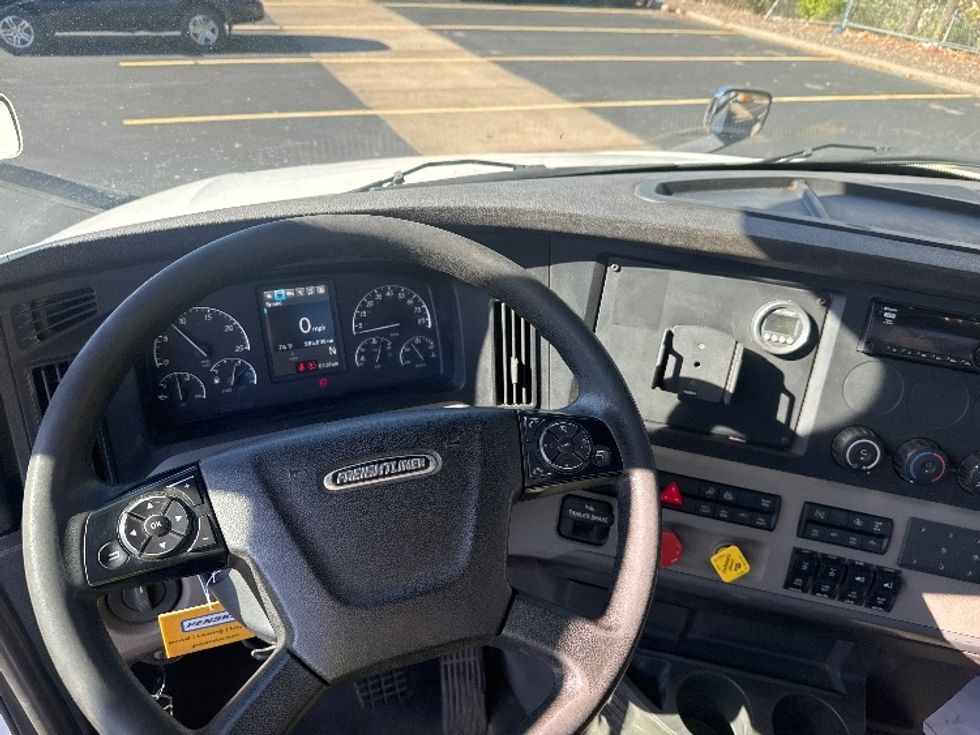 Day Cab Tractor-Heavy Duty Tractors-Freightliner-2020-T12664ST-Brooklyn Park-MN-284,903\n\t\tmiles-$ 60,500 - Image 11