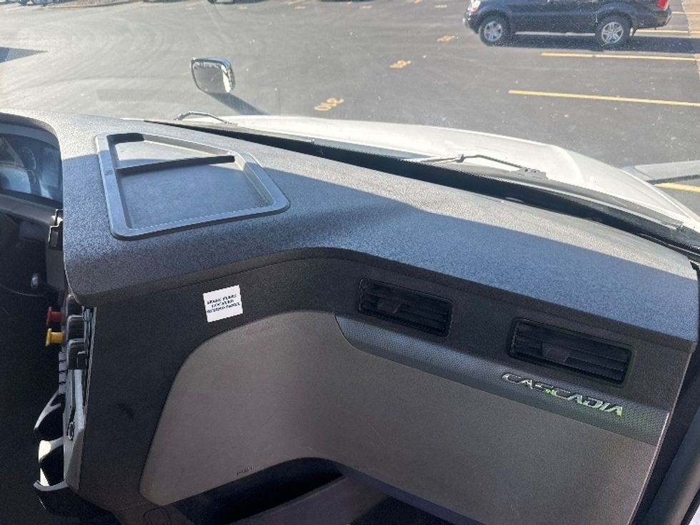 Day Cab Tractor-Heavy Duty Tractors-Freightliner-2020-T12664ST-Brooklyn Park-MN-284,903\n\t\tmiles-$ 60,500 - Image 13