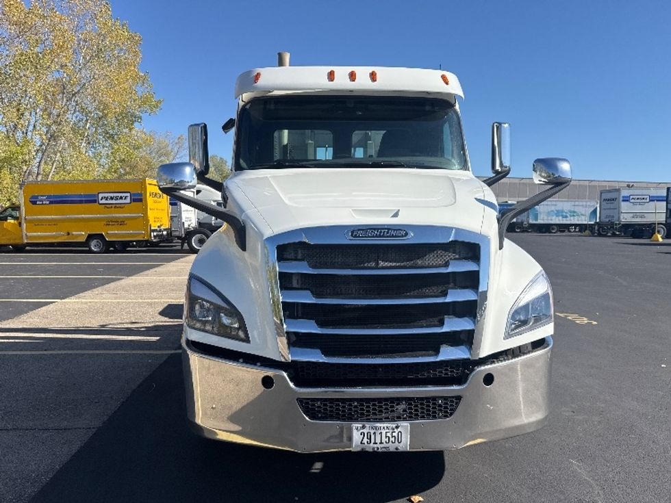 Day Cab Tractor-Heavy Duty Tractors-Freightliner-2020-T12664ST-Brooklyn Park-MN-284,903\n\t\tmiles-$ 60,500 - Image 2
