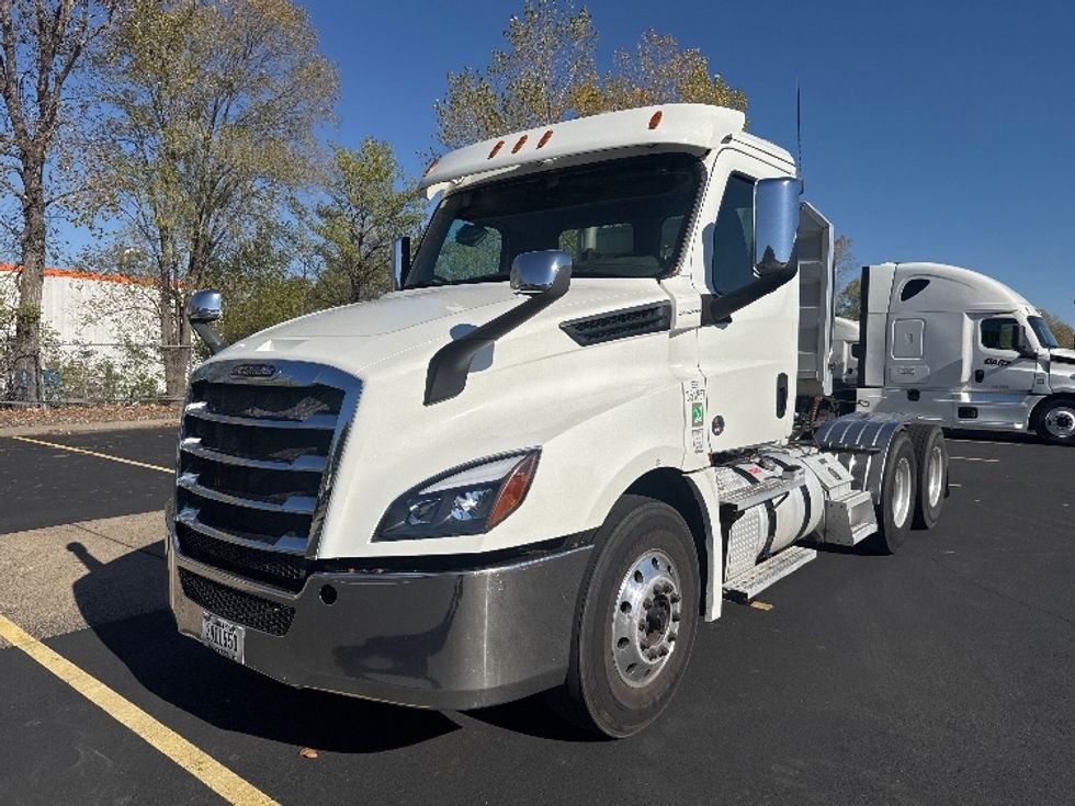 Day Cab Tractor-Heavy Duty Tractors-Freightliner-2020-T12664ST-Brooklyn Park-MN-284,903\n\t\tmiles-$ 60,500 - Image 3