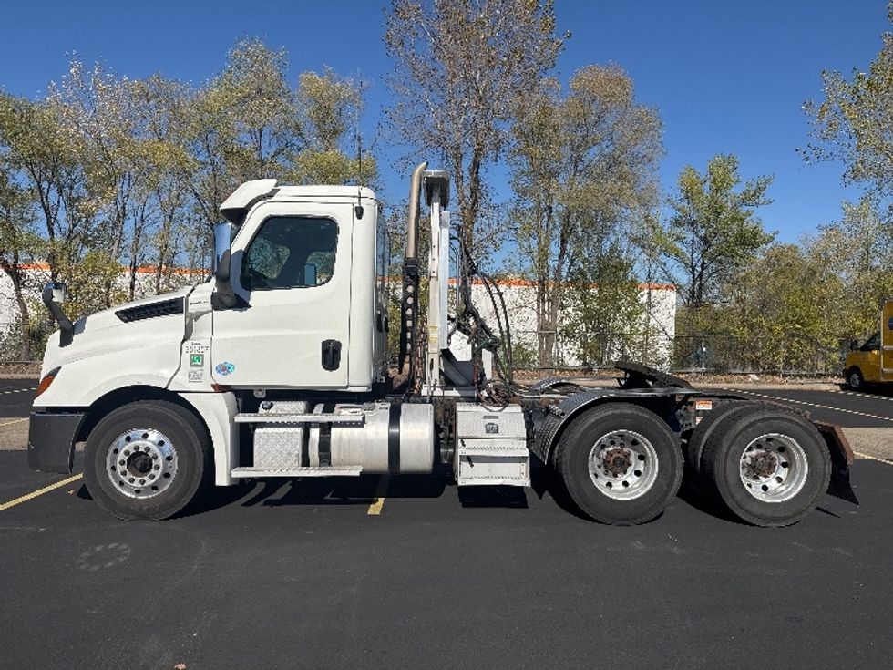 Day Cab Tractor-Heavy Duty Tractors-Freightliner-2020-T12664ST-Brooklyn Park-MN-284,903\n\t\tmiles-$ 60,500 - Image 4