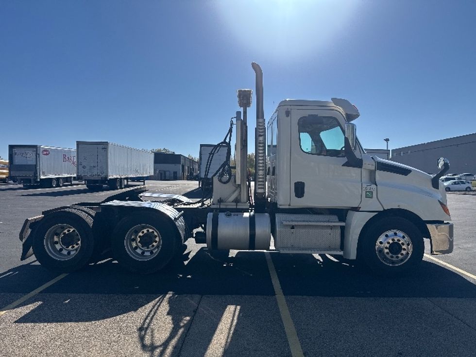 Day Cab Tractor-Heavy Duty Tractors-Freightliner-2020-T12664ST-Brooklyn Park-MN-284,903\n\t\tmiles-$ 60,500 - Image 8