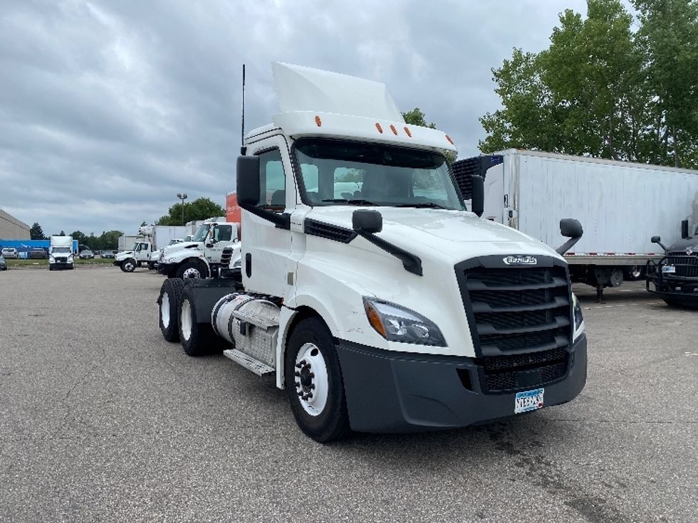 Day Cab Tractor-Heavy Duty Tractors-Freightliner-2020-T12664ST-Brooklyn Park-MN-320,634\n\t\tmiles-$ 57,500 - Image 1