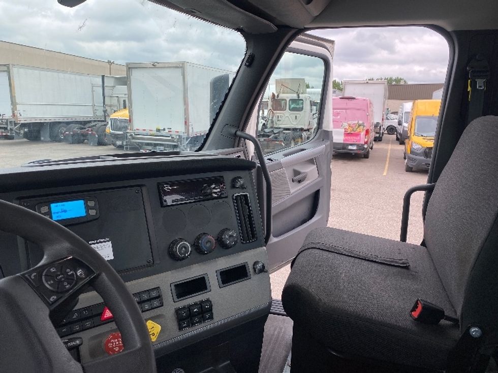 Day Cab Tractor-Heavy Duty Tractors-Freightliner-2020-T12664ST-Brooklyn Park-MN-320,634\n\t\tmiles-$ 57,500 - Image 10