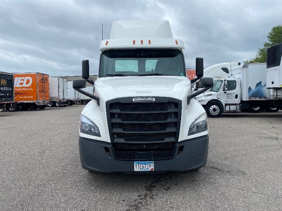 Day Cab Tractor-Heavy Duty Tractors-Freightliner-2020-T12664ST-Brooklyn Park-MN-320,634\n\t\tmiles-$ 57,500 - Image 2